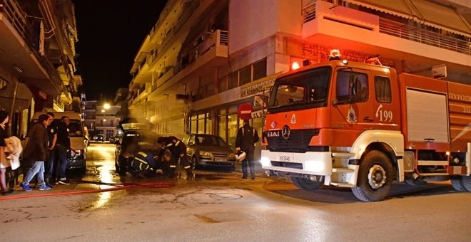 Σε εξέλιξη πυρκαγιά σε χώρο με ανακυκλώσιμα υλικά στην Αχαρνών